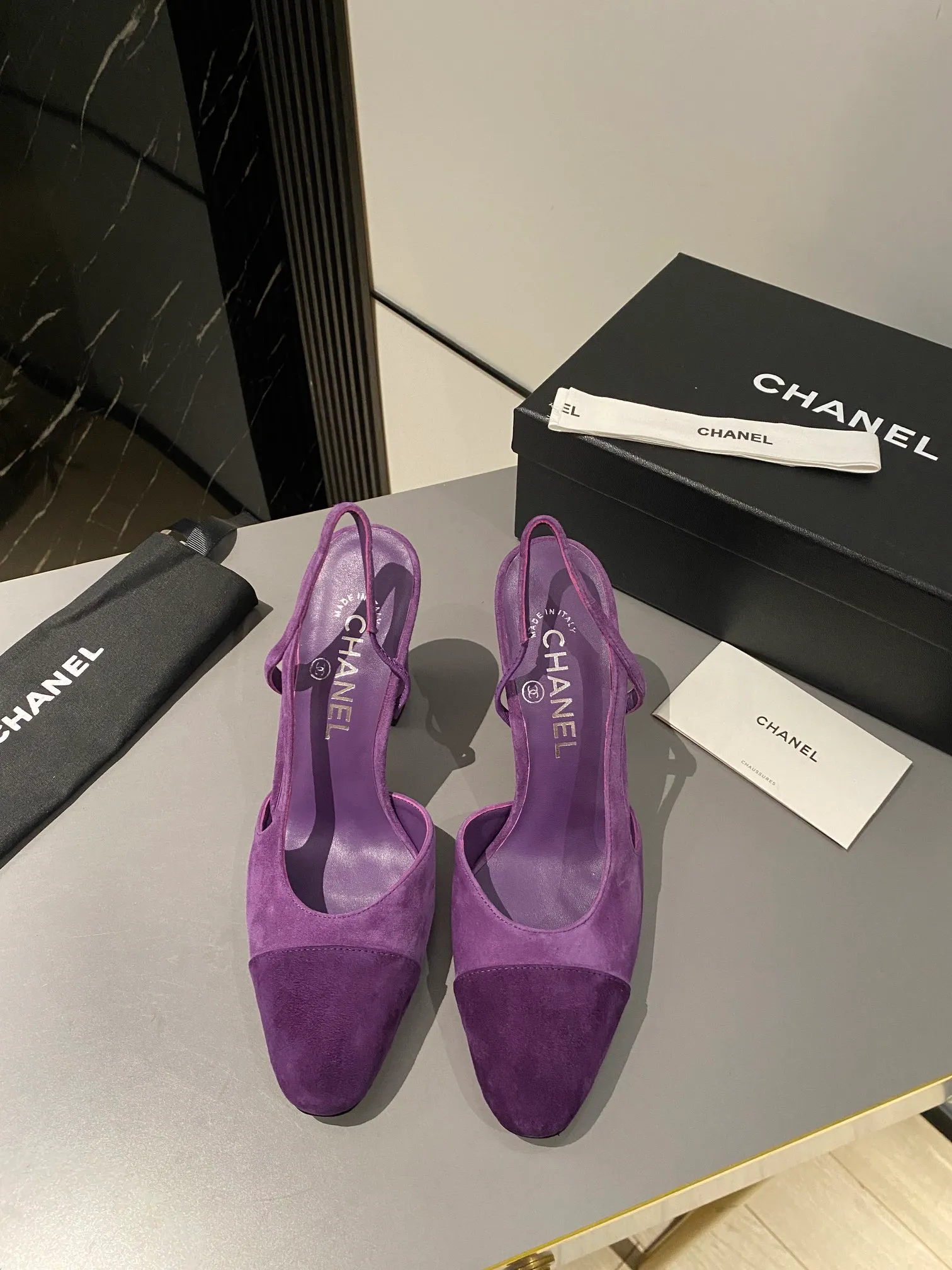 👟👟Ex-factory price 520👟👟 Purchase grade, high-heeled version, Chanel classic slingback sandals. We have been making this model for the past few years. This year, we will re-purchase the version and make a detailed copy again. I found that the upper lines and body comfort of the new version have been slightly adjusted! The brand won't say anything because the overall appearance difference is not big and it doesn't affect wearing. All colors now produced are produced according to the latest styles! What you buy is the latest classic model from the counter, made of imported mixed sheepskin surface material, imported mixed sheepskin, and Italian imported cowhide leather soles! High heels 9.5cm Size: 35-39 Other sizes can be customized (customized sizes 34, 40, 41, 42, 43 are non-refundable and non-exchangeable)